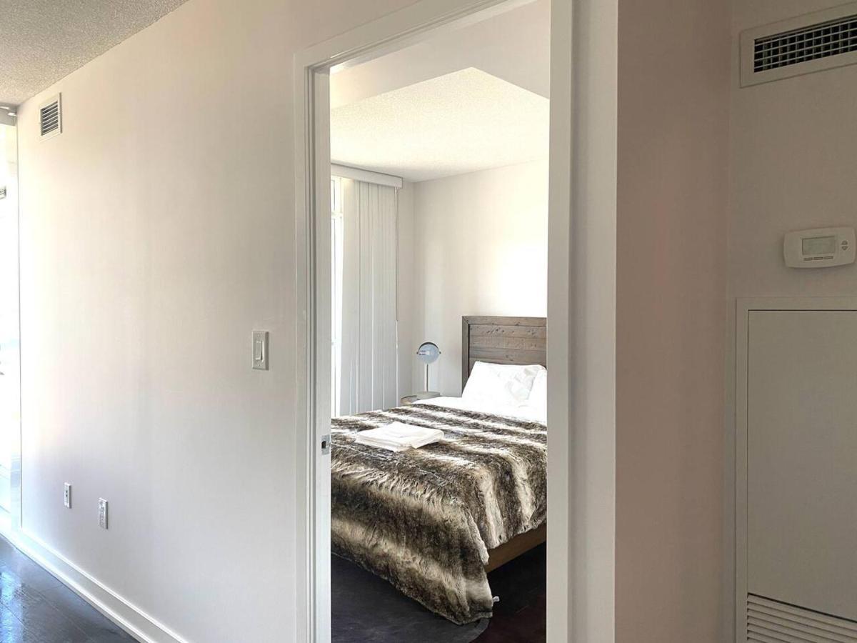 Family Oriented Downtown Toronto 2Bdrm Condo With Parking & Office Space المظهر الخارجي الصورة