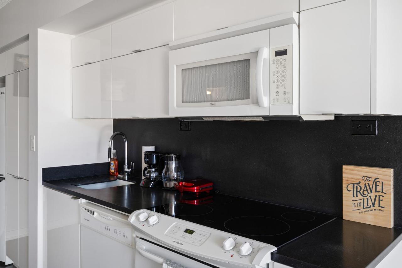 Family Oriented Downtown Toronto 2Bdrm Condo With Parking & Office Space المظهر الخارجي الصورة