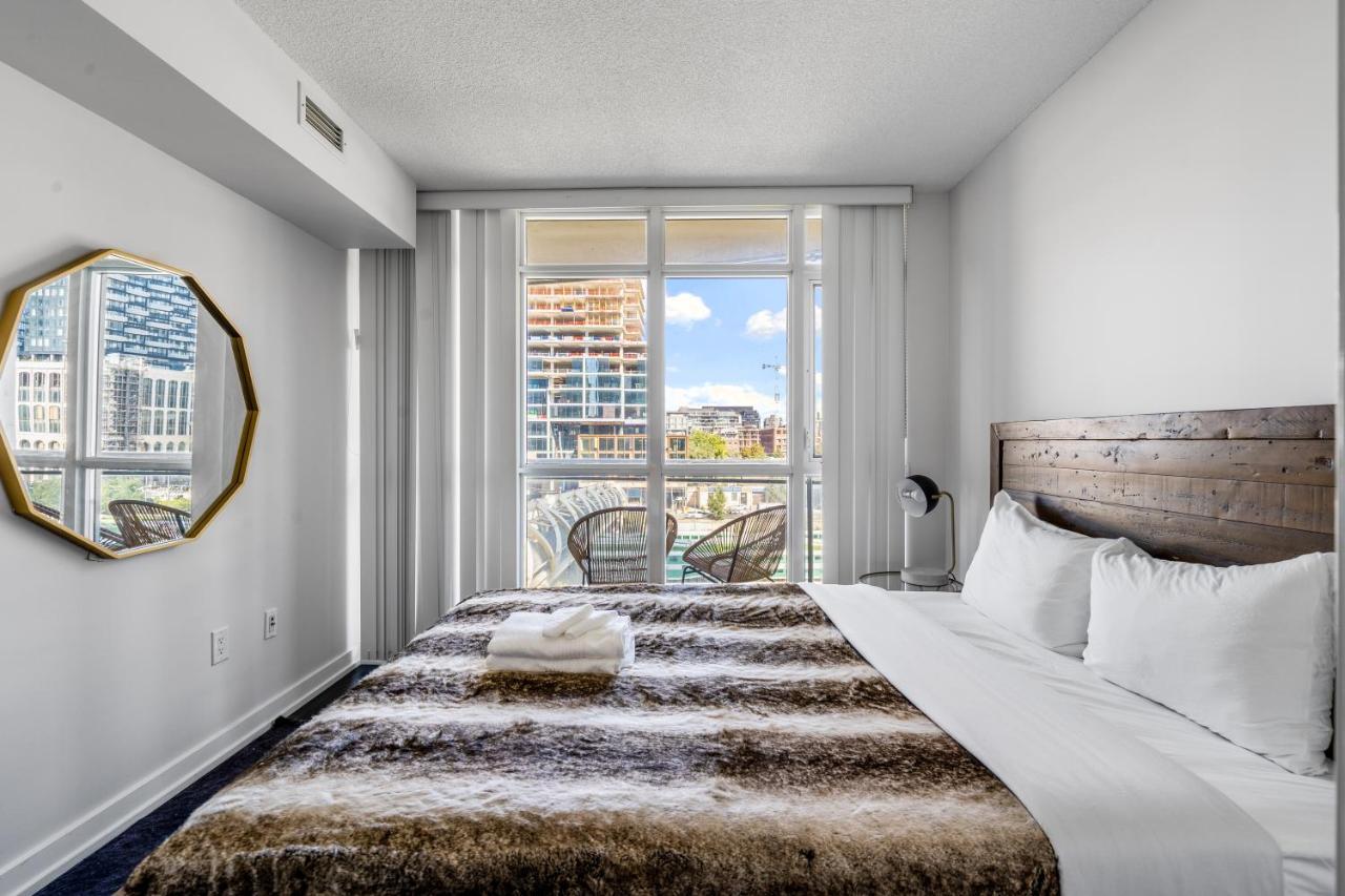 Family Oriented Downtown Toronto 2Bdrm Condo With Parking & Office Space المظهر الخارجي الصورة