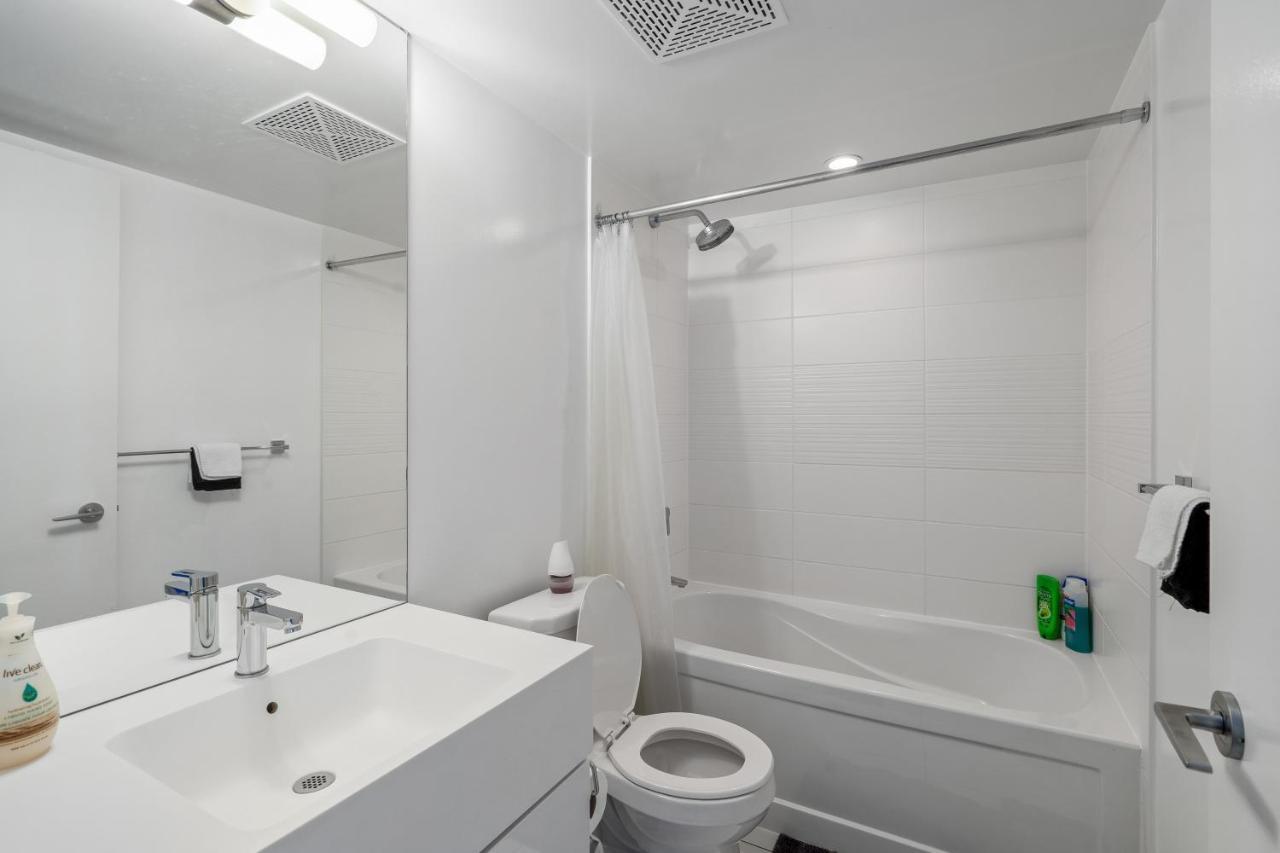Family Oriented Downtown Toronto 2Bdrm Condo With Parking & Office Space المظهر الخارجي الصورة