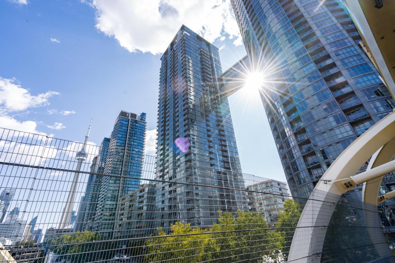 Family Oriented Downtown Toronto 2Bdrm Condo With Parking & Office Space المظهر الخارجي الصورة