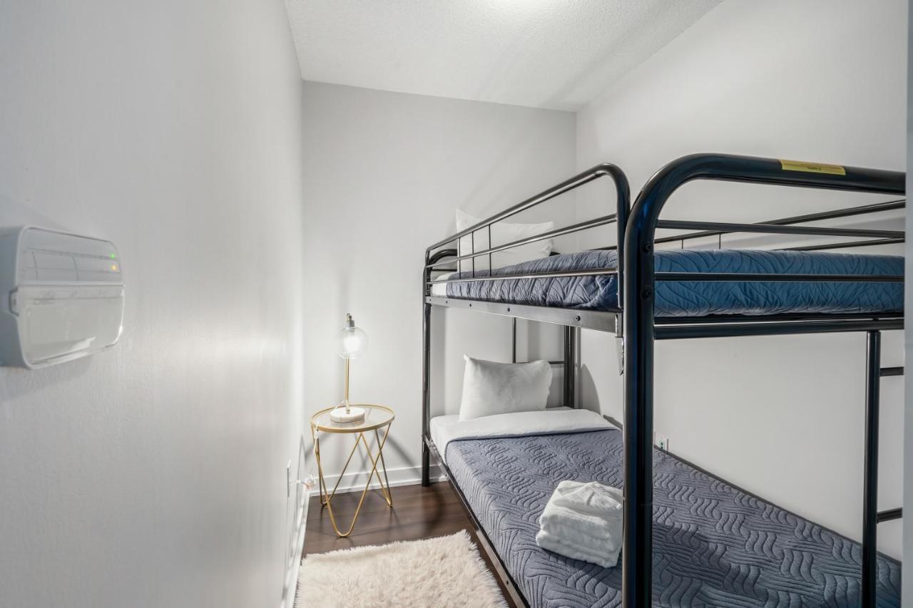 Family Oriented Downtown Toronto 2Bdrm Condo With Parking & Office Space المظهر الخارجي الصورة