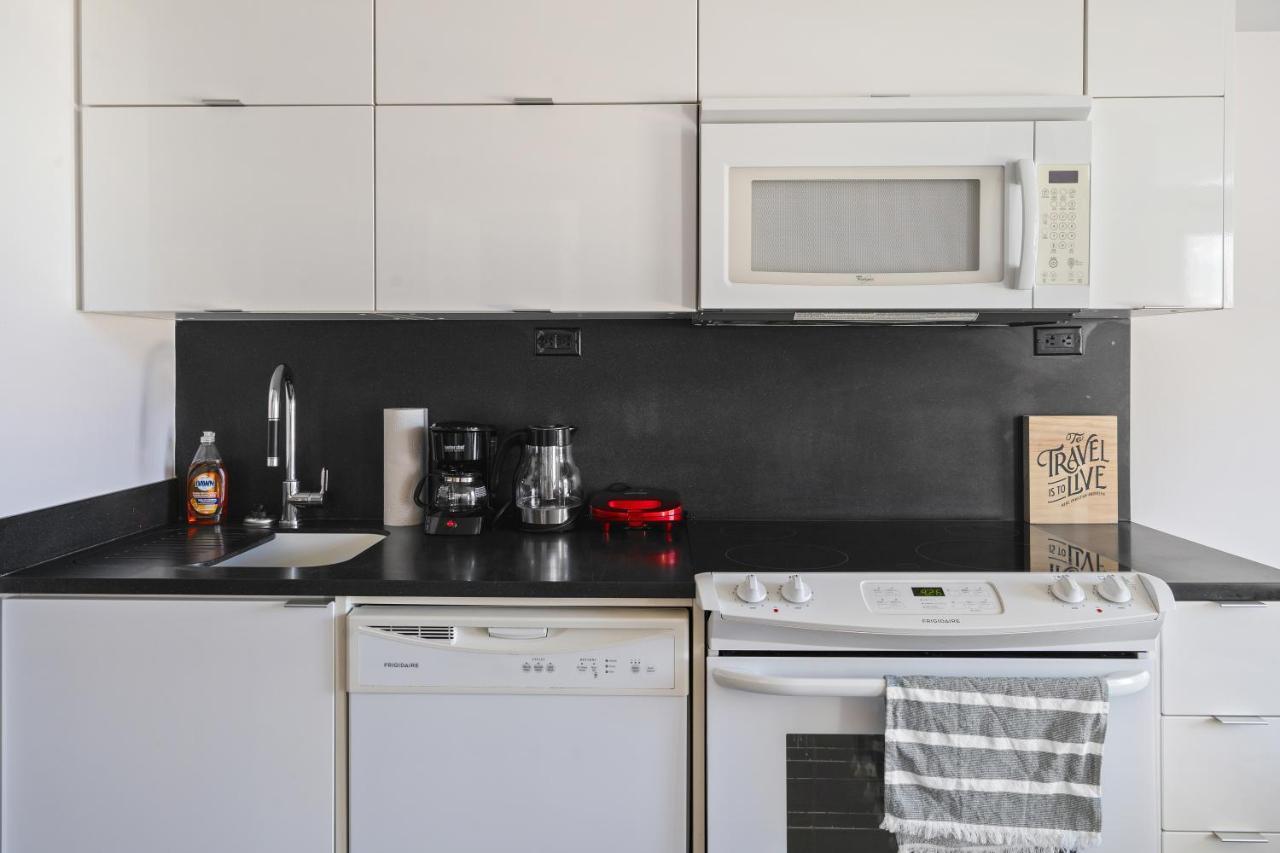 Family Oriented Downtown Toronto 2Bdrm Condo With Parking & Office Space المظهر الخارجي الصورة