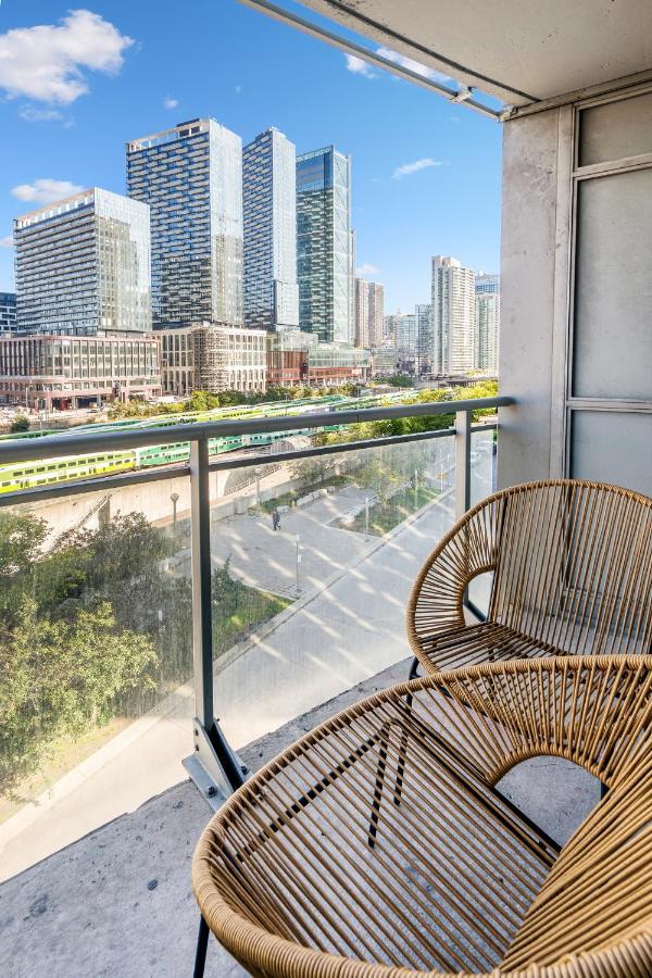 Family Oriented Downtown Toronto 2Bdrm Condo With Parking & Office Space المظهر الخارجي الصورة
