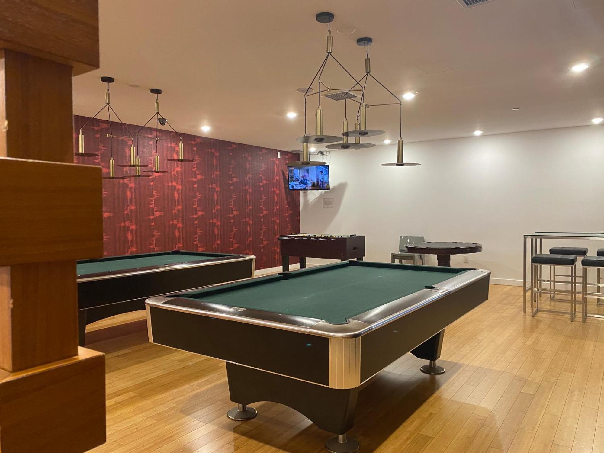 Family Oriented Downtown Toronto 2Bdrm Condo With Parking & Office Space المظهر الخارجي الصورة