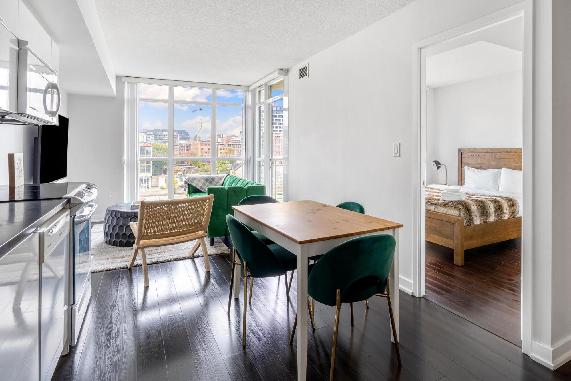 Family Oriented Downtown Toronto 2Bdrm Condo With Parking & Office Space المظهر الخارجي الصورة